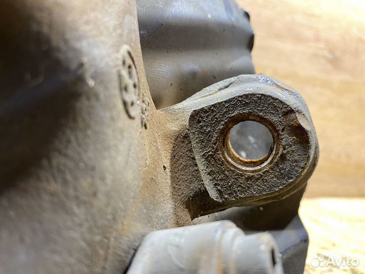 Поворотный кулак передний левый BMW E46