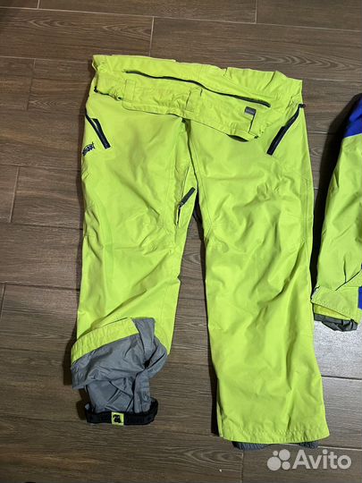 Сноубордический костюм