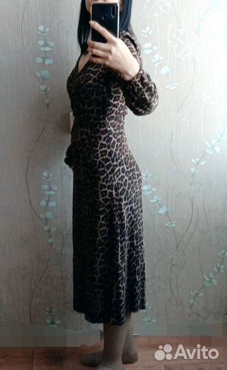 Платье леопардовое на запАх 42 размер