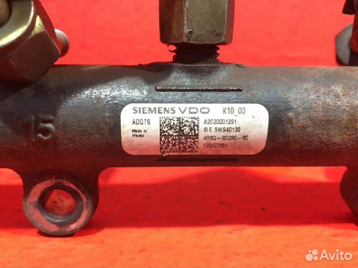 Топливная рампа правая Land Rover Discovery 3