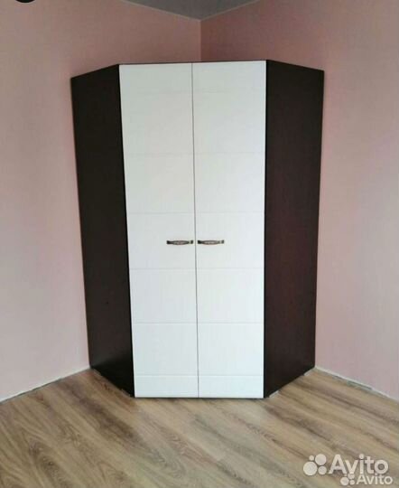 Шкаф угловой