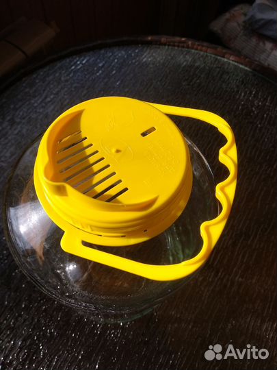 Банка с крышкой