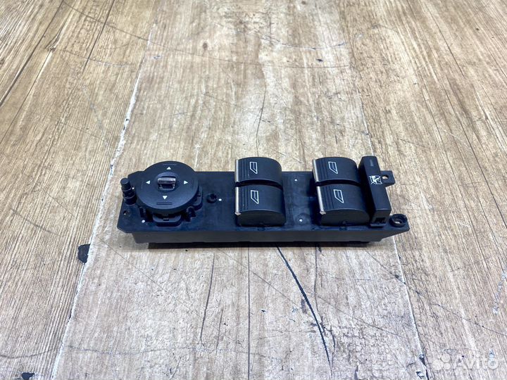 Блок управления стеклоподъемниками Ford Focus 3