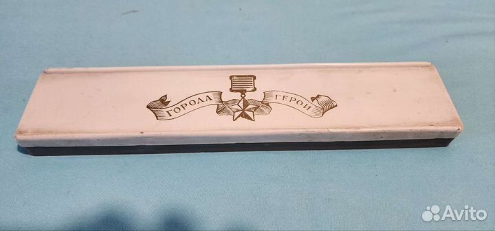 Коллекция значков города герои металл