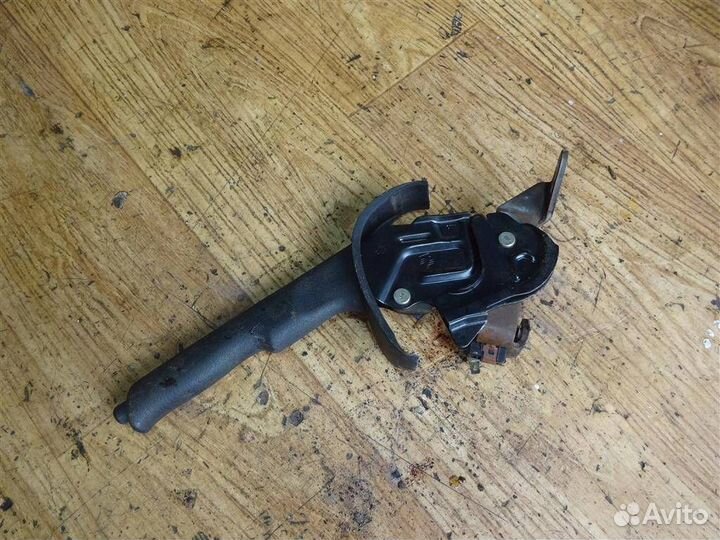 Рычаг стояночного тормоза Nissan Primera P10E 199