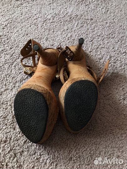 Босоножки женские