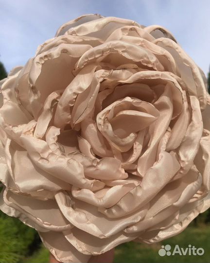 Брошь цветок из ткани