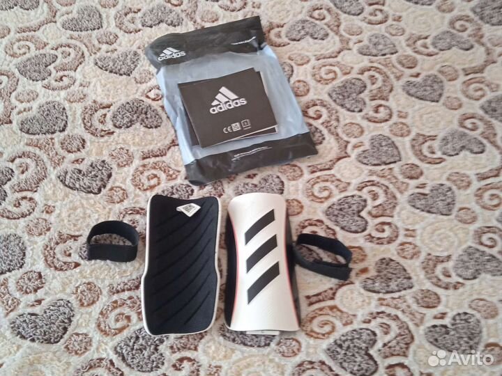 Щитки футбольные adidas оригинальные