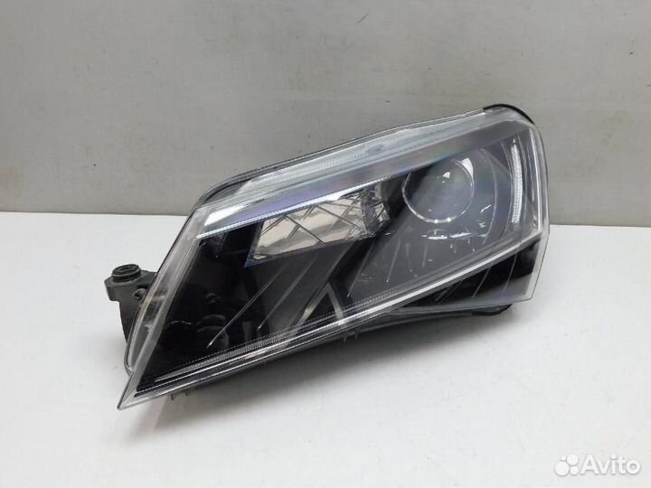 Фара левая Skoda Superb