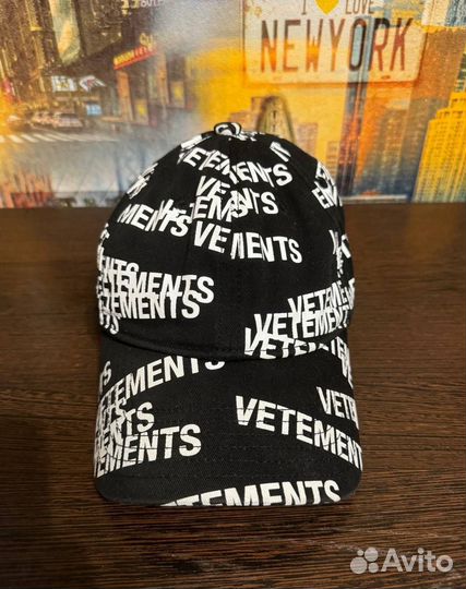 Кепка vetements stamped logo