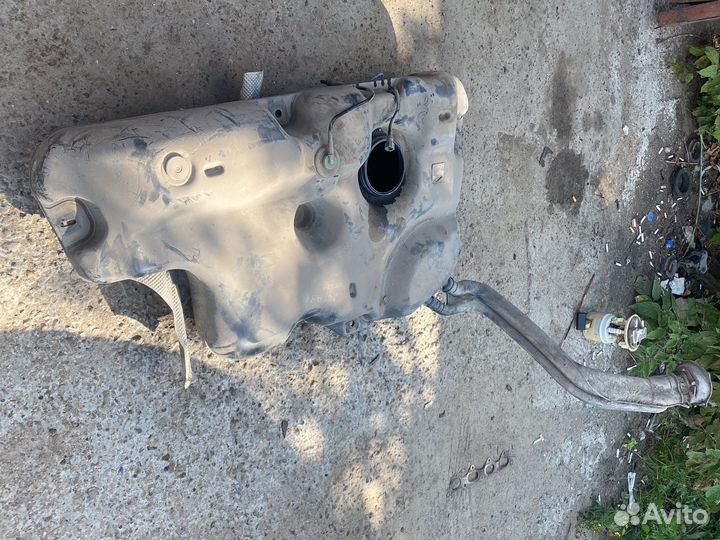 Renault logan 1 Бензобак