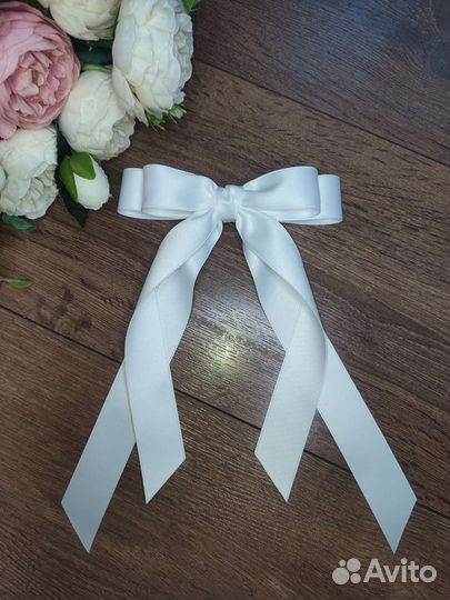 Школьные сине-белые бантики и белый бант