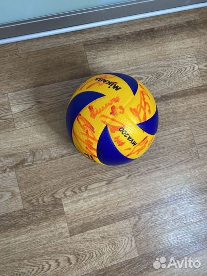 Волейбольный мяч с автографами Зенит