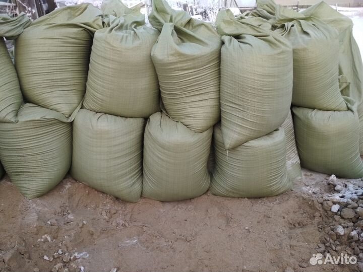 Щебень,песок,керамзит,опилки,навоз в мешках