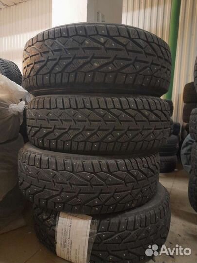 Kormoran SUV Stud 215/65 R16