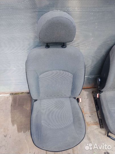 Сиденья передние Peugeot 206