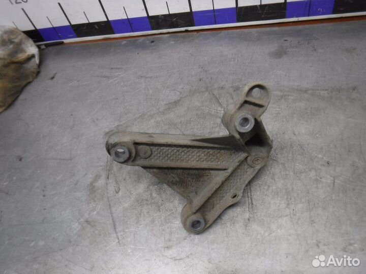 Опора кпп левая Renault Logan K7M 2009