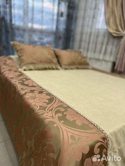 Комплект в спальню «Красное золото»