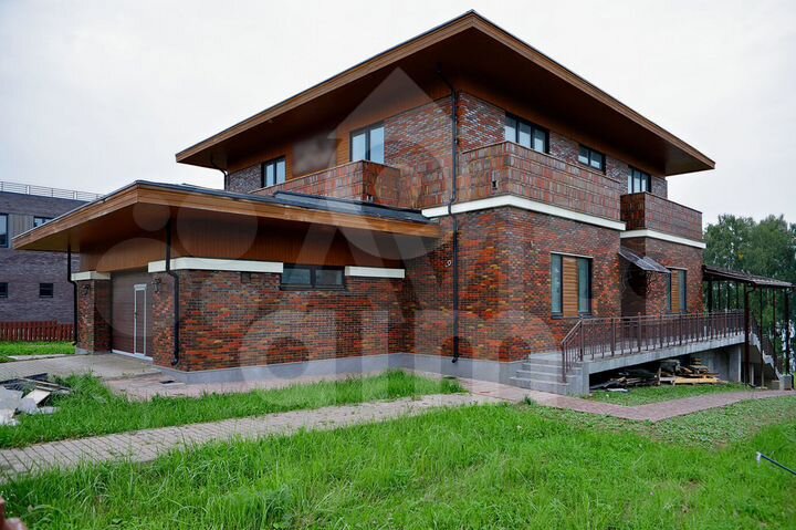 Коттедж 850 м² на участке 42 сот.