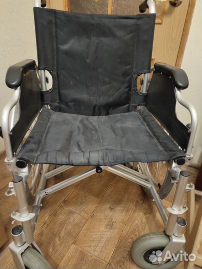Инвалидная коляска складная, в отличном состоянии