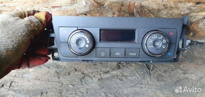 Блок управления климатом Cadillac SRX 1 2003-2009