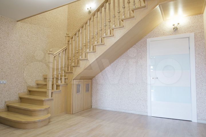 Коттедж 327 м² на участке 17 сот.