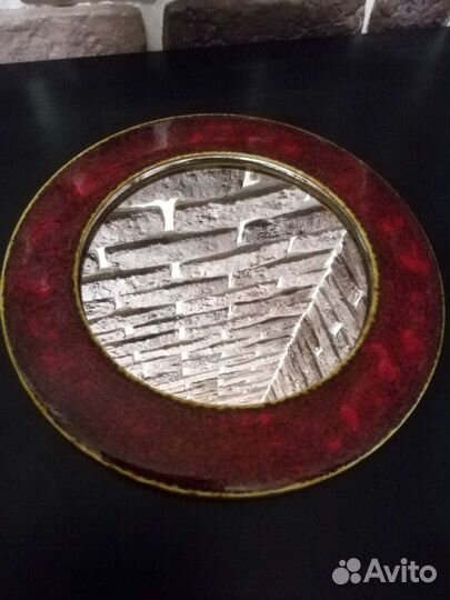 Старинное зеркало в керамической раме