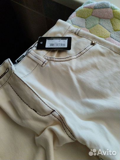 Джинсы белые плотные р42нет пуговицы. Торг уместен