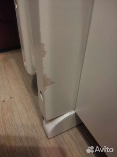 Детская кроватка с маятником и ящиком