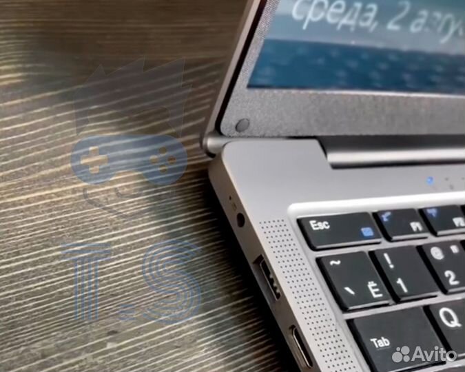 Ультрабук 14,4 /12 Гб/512 Гб/4 ядра + мышь,сумка