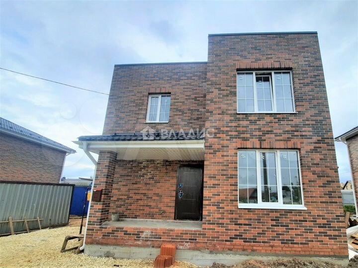 Дом 185 м² на участке 4 сот.