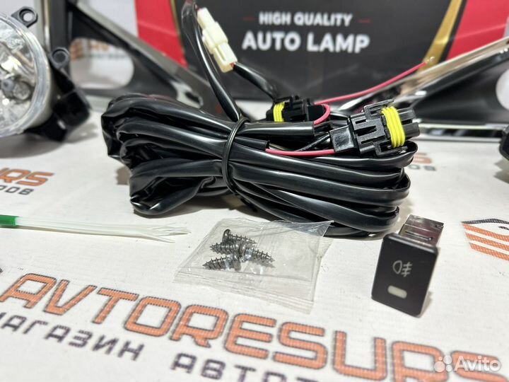 Противотуманные фары Toyota Voxy 80 кузов 17-22год