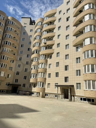 3-к. квартира, 100 м², 8/10 эт.