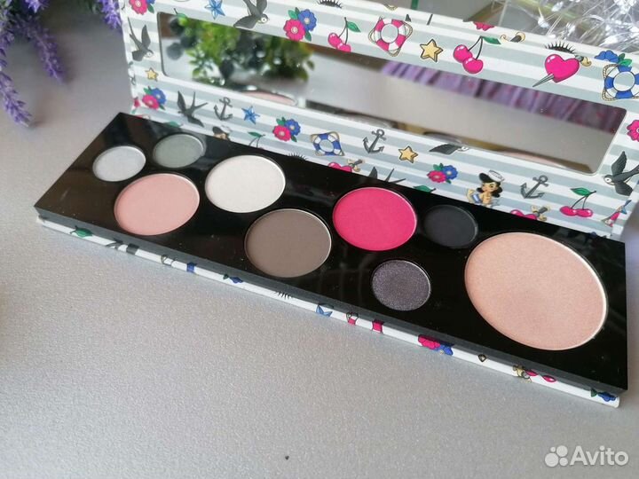 Палетка теней essence