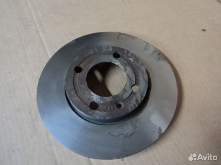 Тормозной диск передний Volkswagen Golf 3