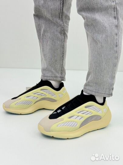 Adidas Yeezy 700: Бежевый Элегант