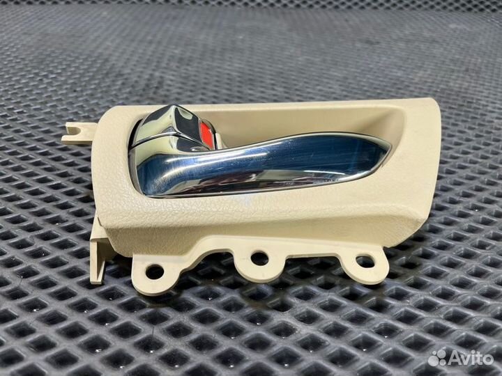 Ручка двери внутренняя лев. зад. Lexus Lx570