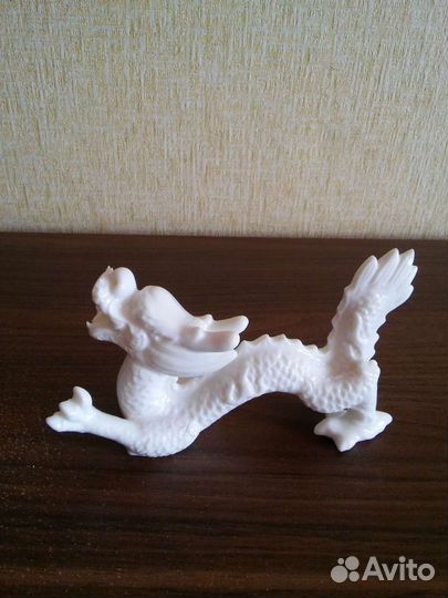 Фарфоровая статуэтка
