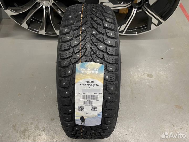 Nokian Tyres Hakkapeliitta 9 215/55 R17 98T