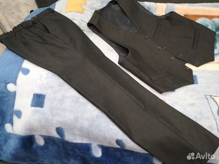 Школьный костюм для мальчика рост 156, туфли 37