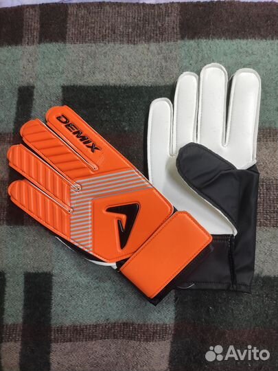 Вратарские перчатки Demix