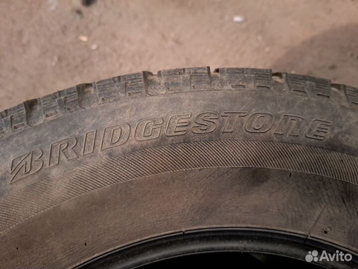 Bridgestone Blizzak Ice 215/65 R16