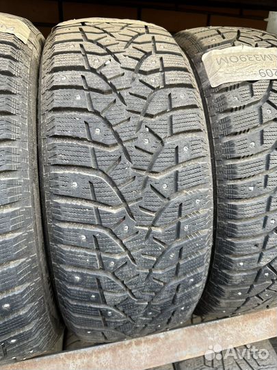 Bridgestone Blizzak Spike-02 225/55 R17