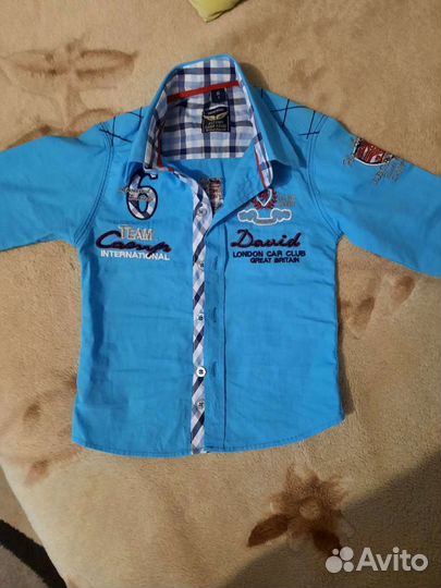 Рубашка и джинсы