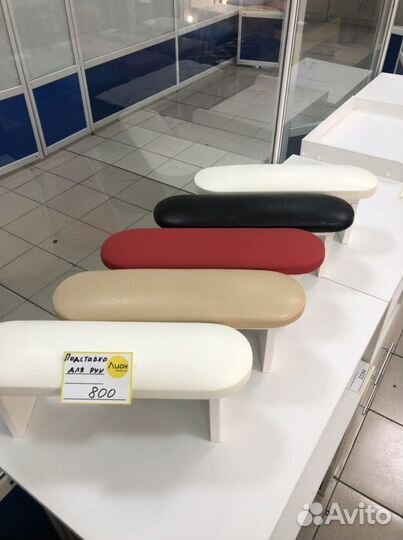 Подставка под руку на маникюрный стол