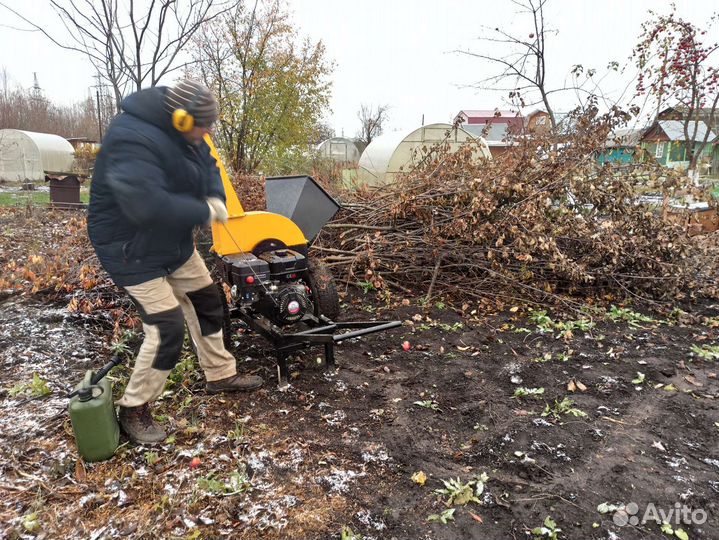 Спил деревьев, щепорез, измельчение веток