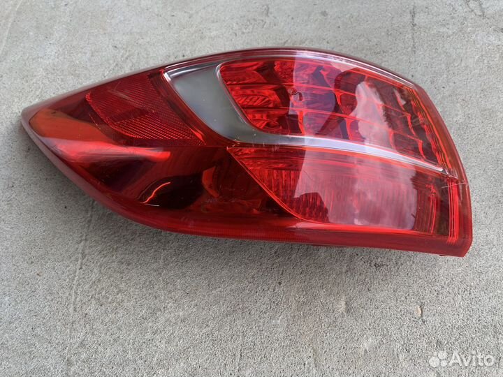 Задний левый наружный фонарь Kia Sportage 3
