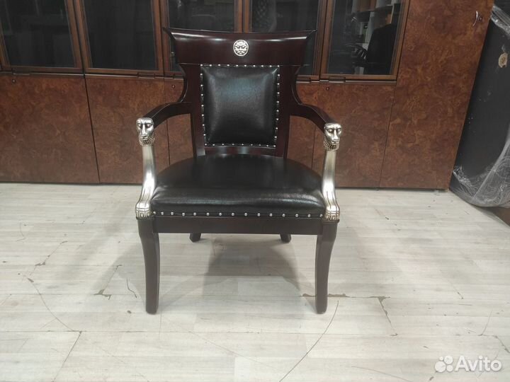 Кресло для переговоров (кож.зам/дерево) б/у