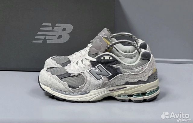 new balance 2002r 45