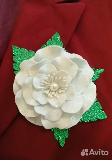 Брошь с цветком